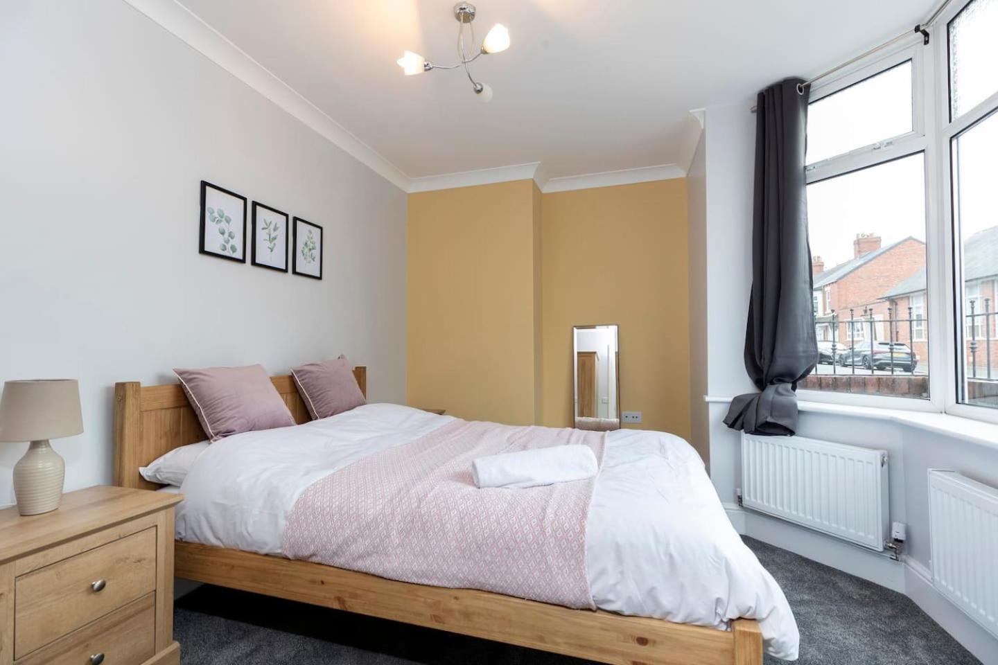 Modern 2 Bedroom Perfect For Family Friends And Workers South Shields Esterno foto